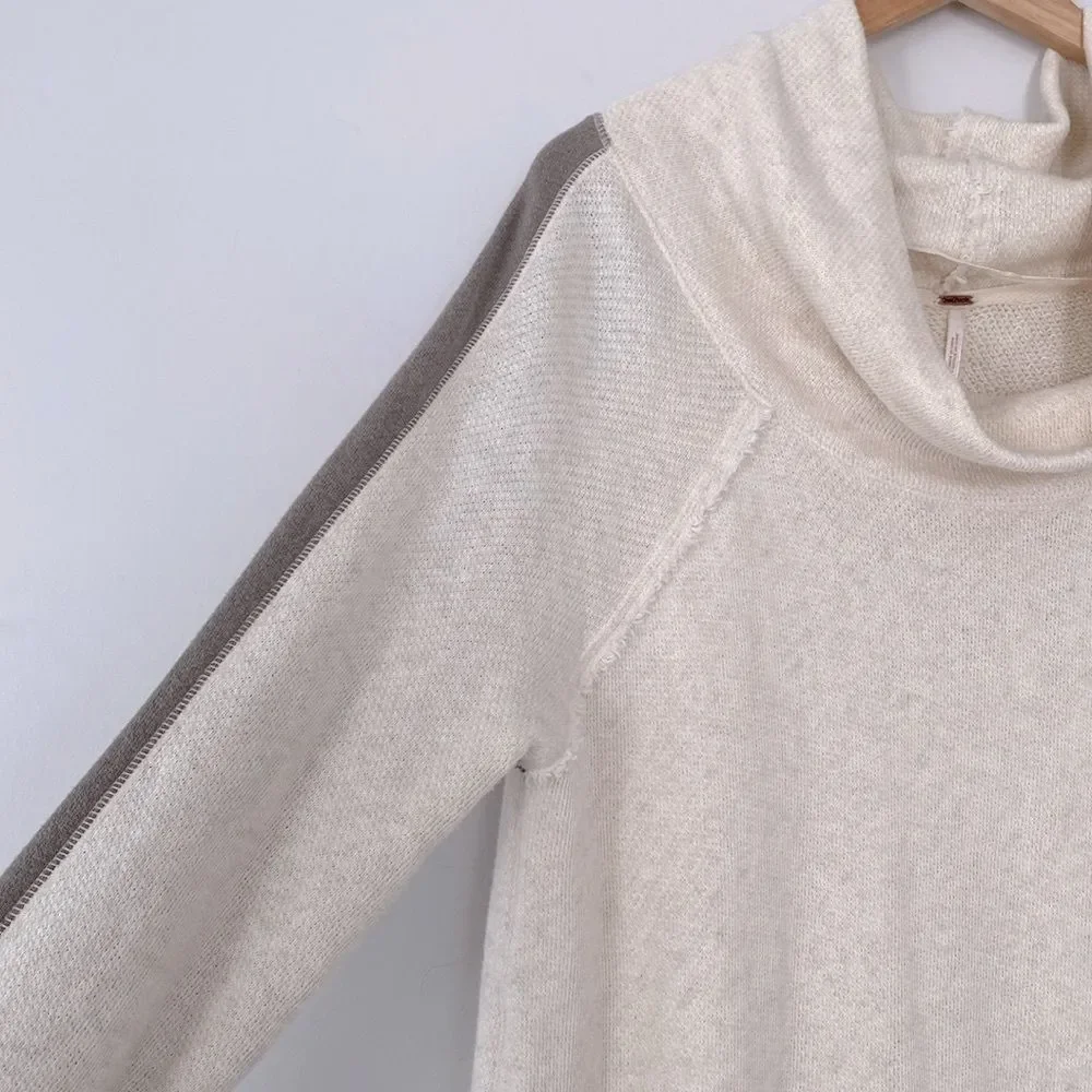 Free People Cocoon Cowl Neck Pullover Oatmeal Gray sz L Relaxed Fit Boho Beach